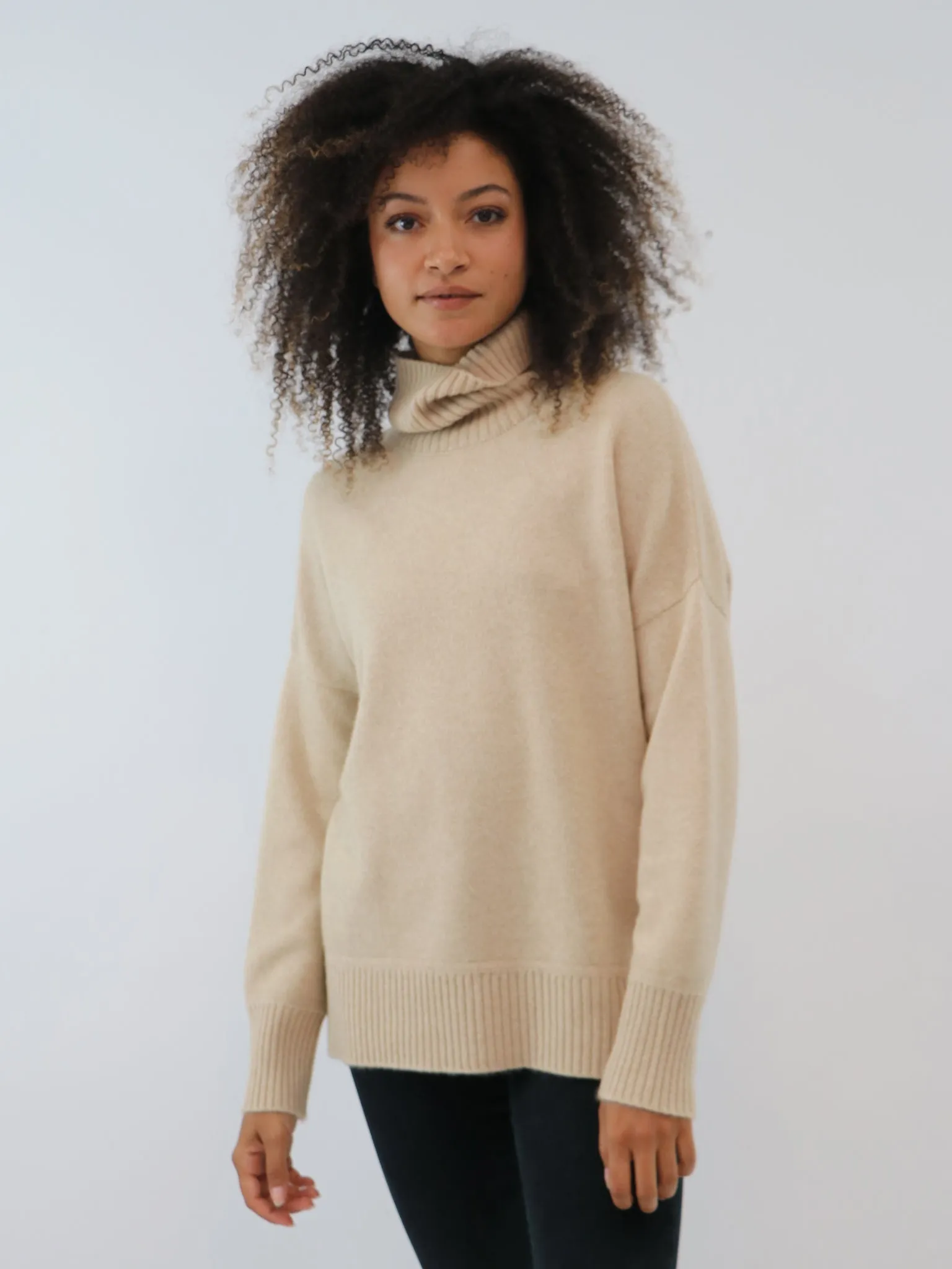 ORGANIC LAKI TURTLENECK