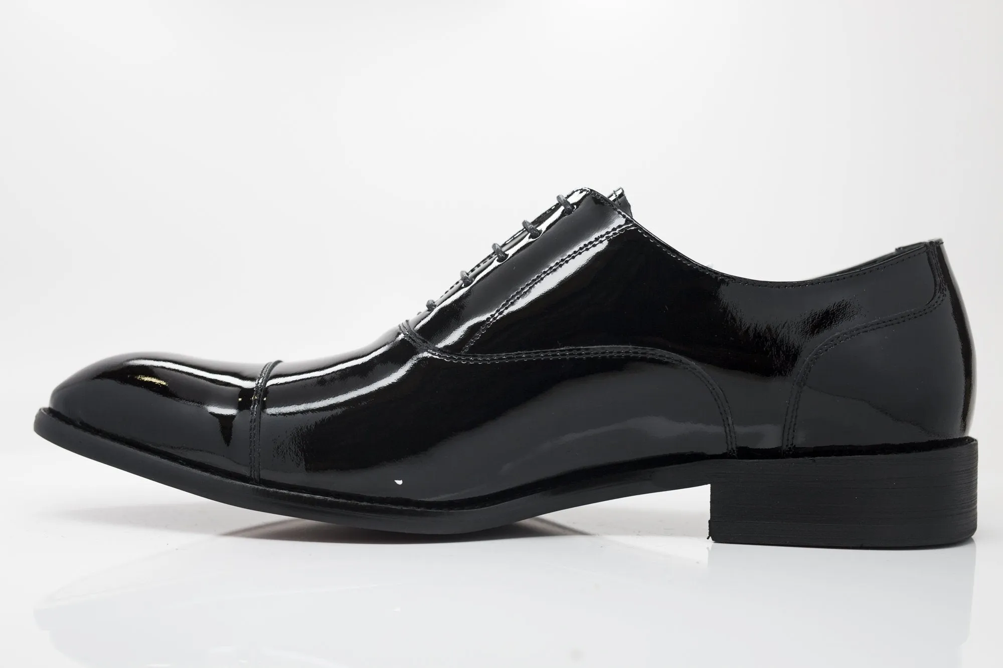 Patent Leather Lace-Up Oxford Black