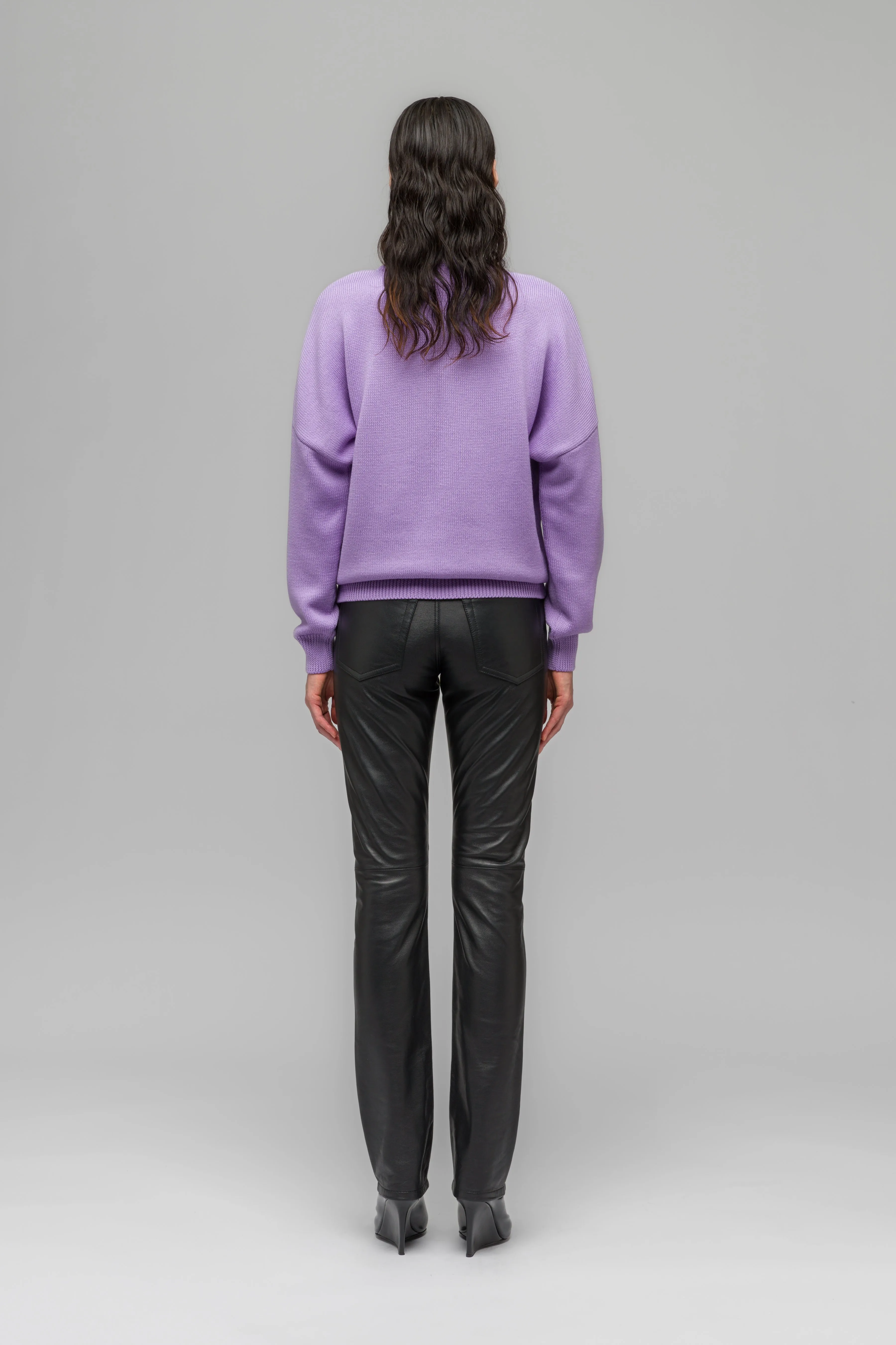 "SELFIE" SWEATER WASHED LILAC