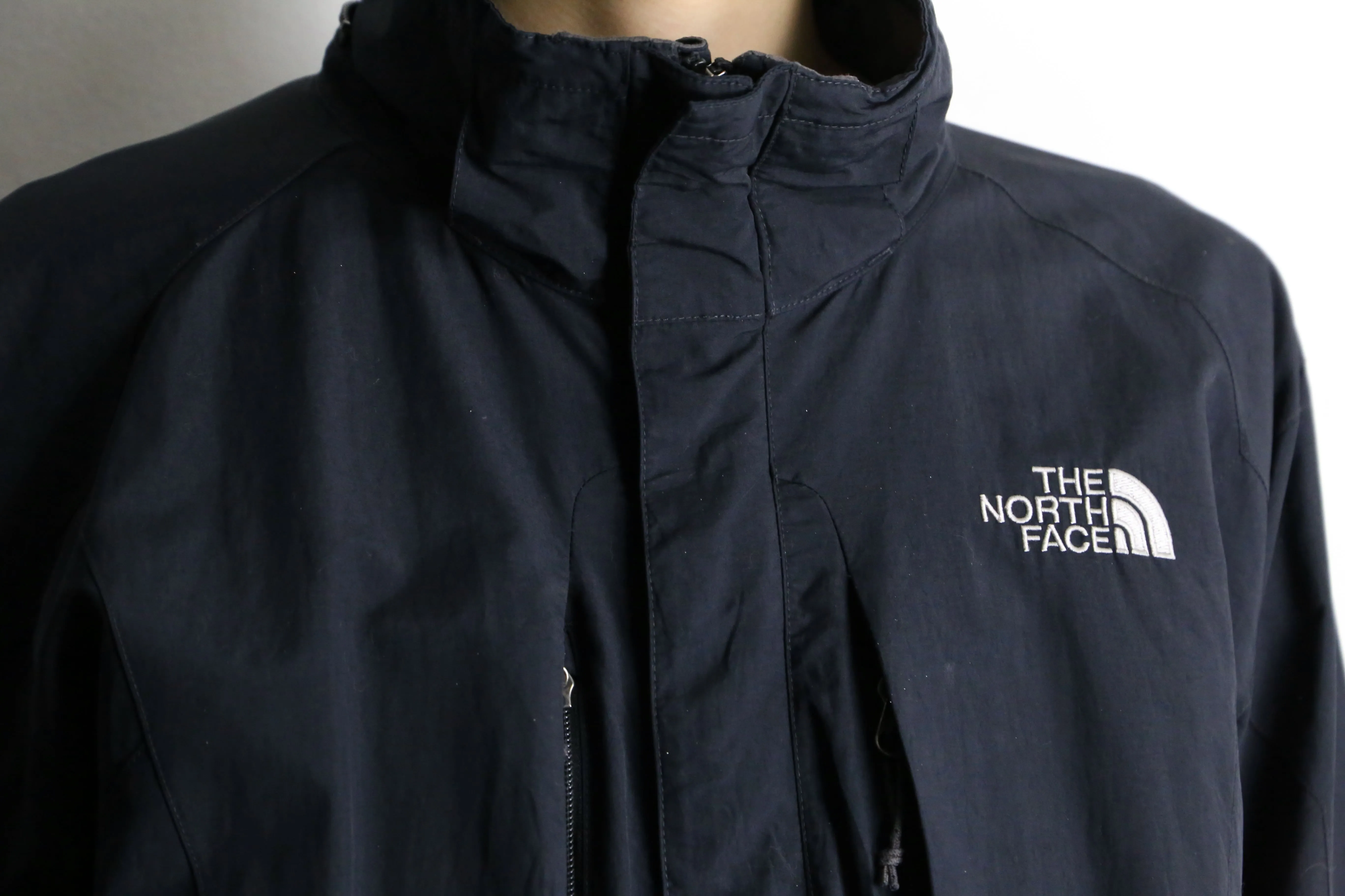 "THE NORTH FACE" black nylon jacket