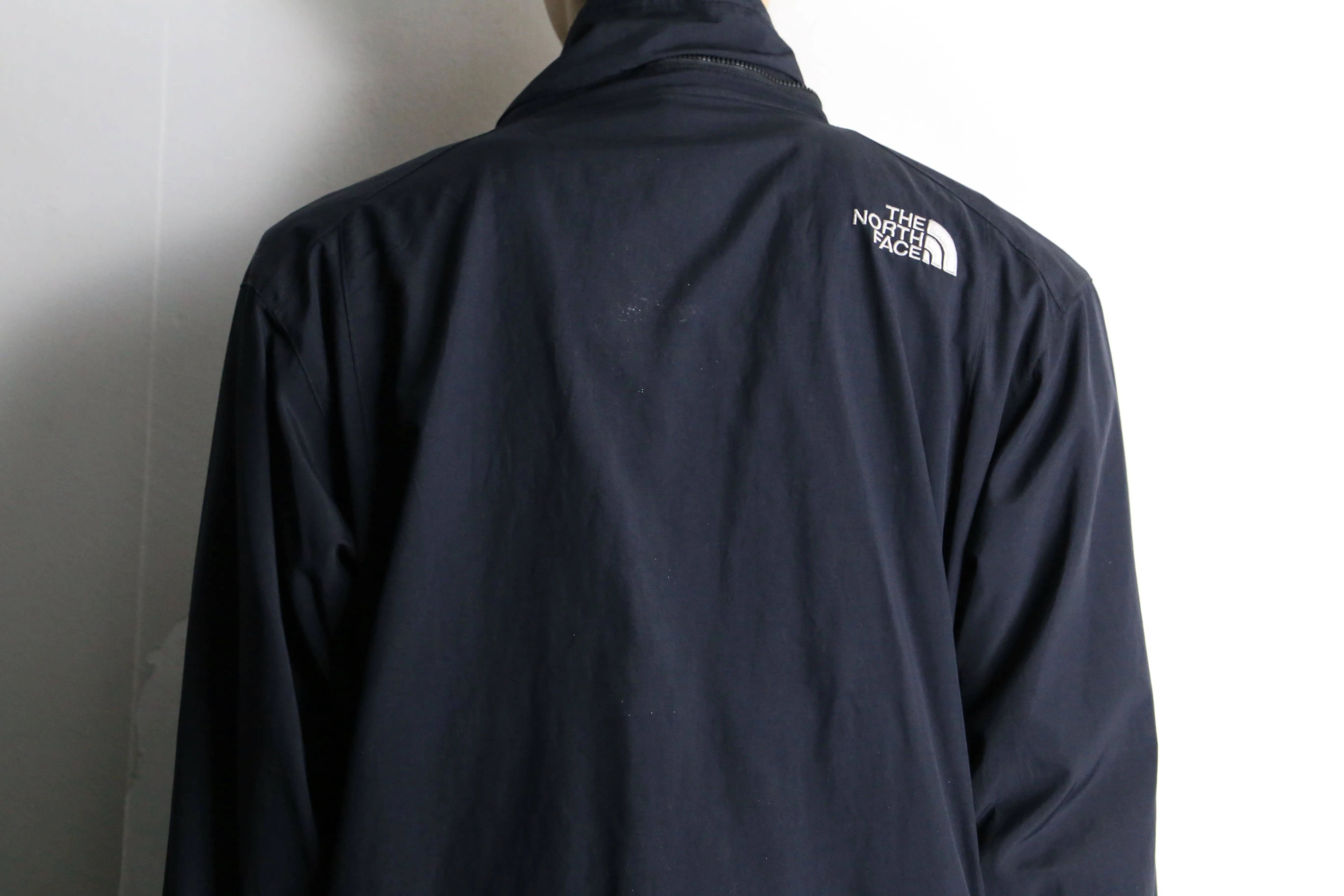 "THE NORTH FACE" black nylon jacket