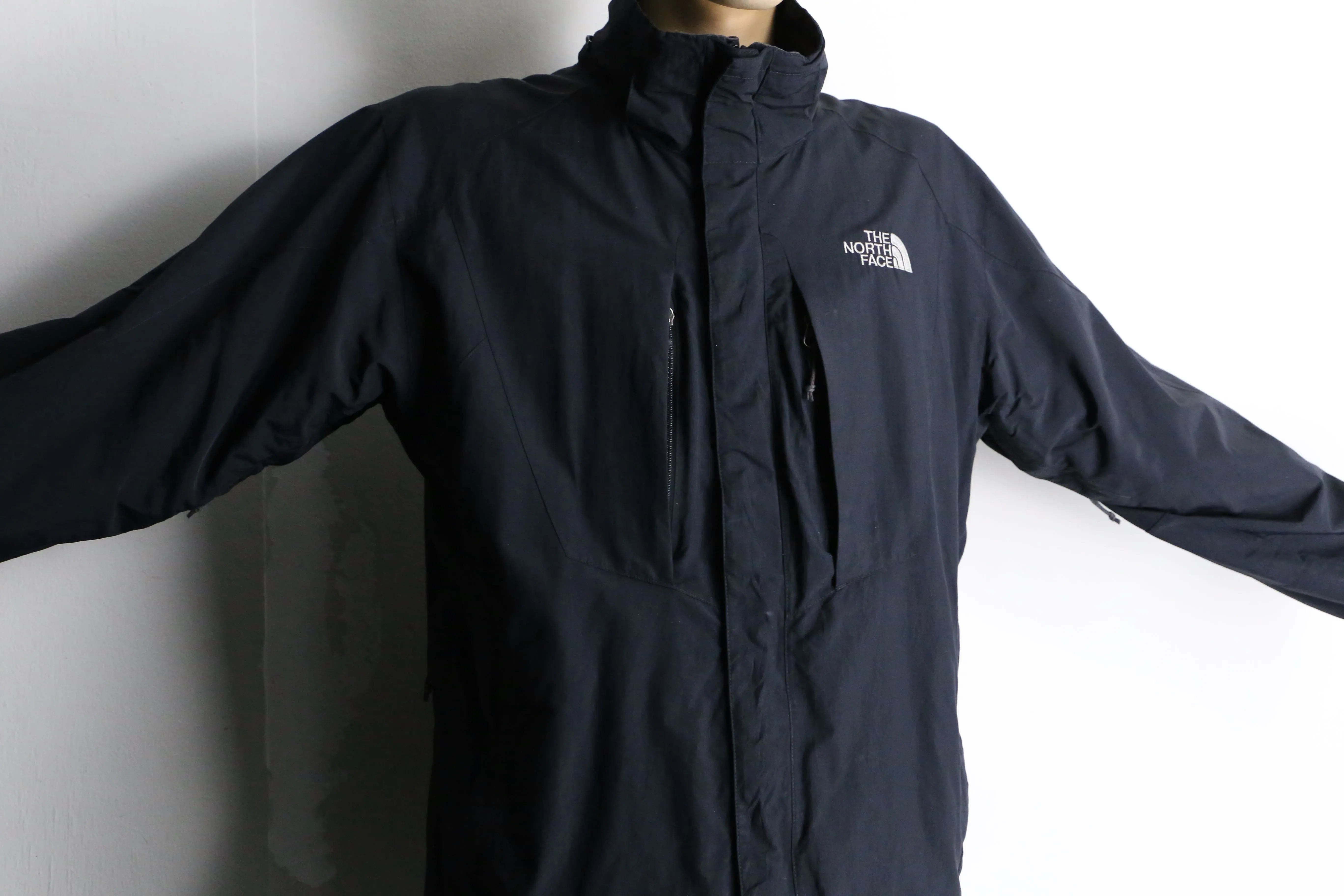 "THE NORTH FACE" black nylon jacket