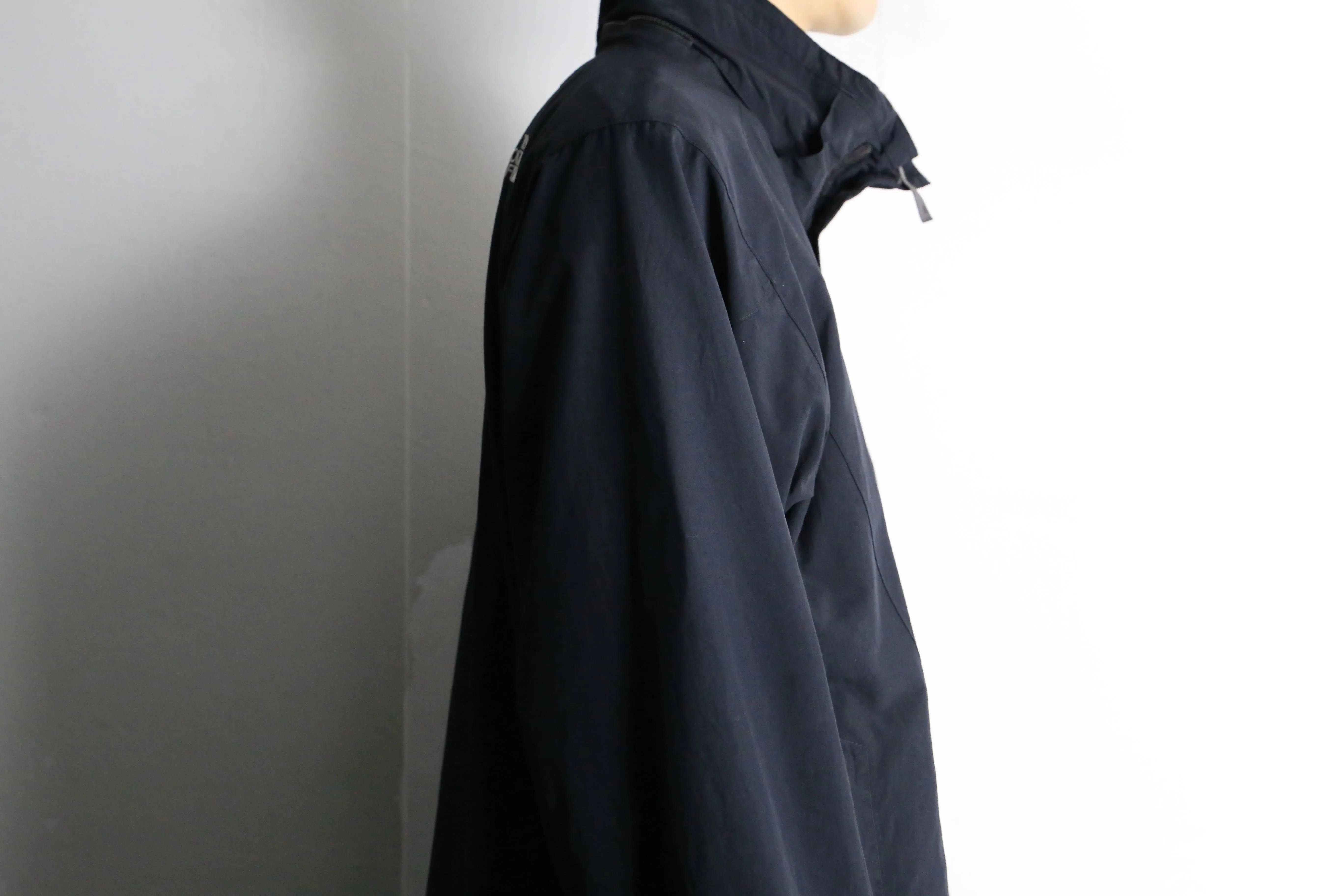 "THE NORTH FACE" black nylon jacket