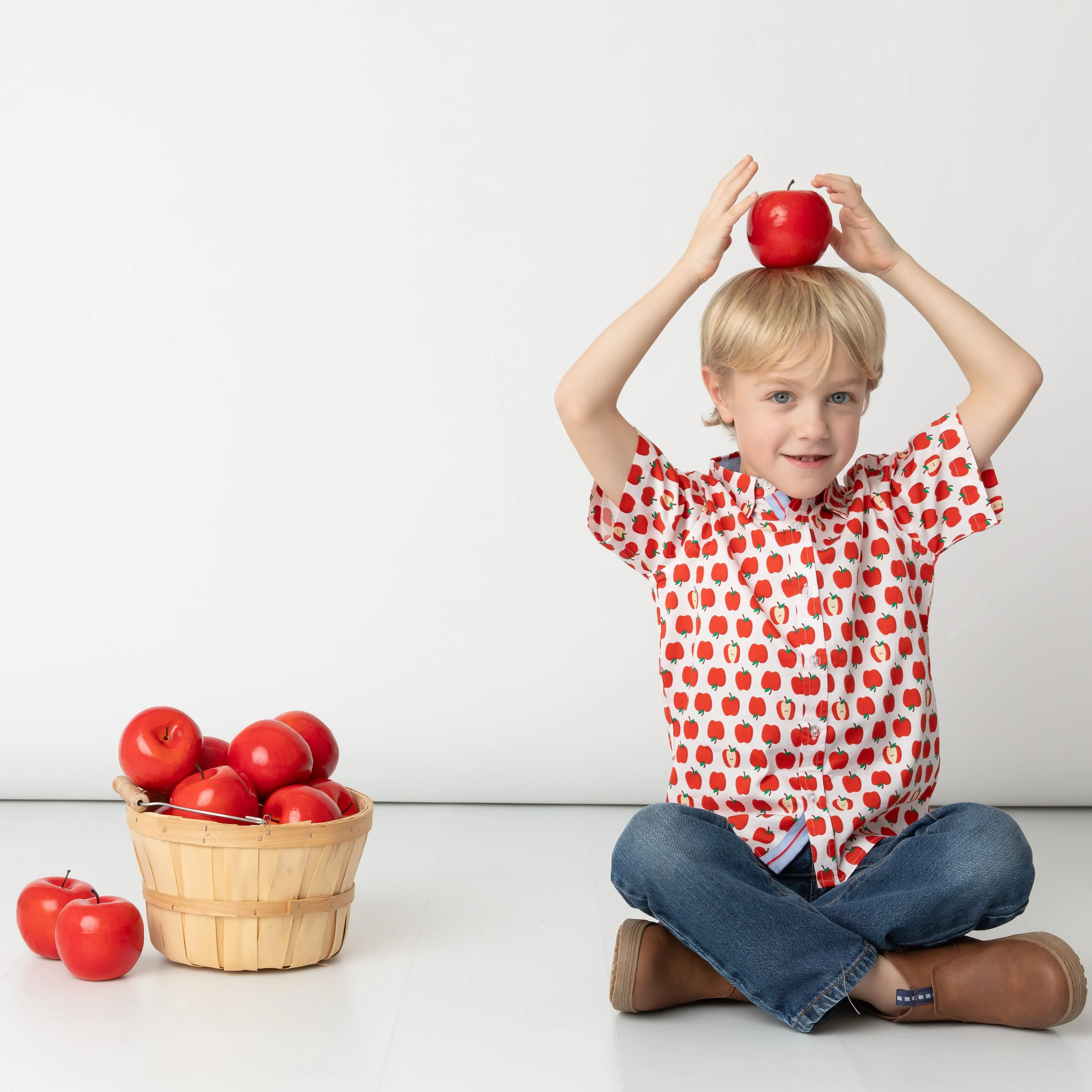 Red Delicious Shirt in Short Sleeves