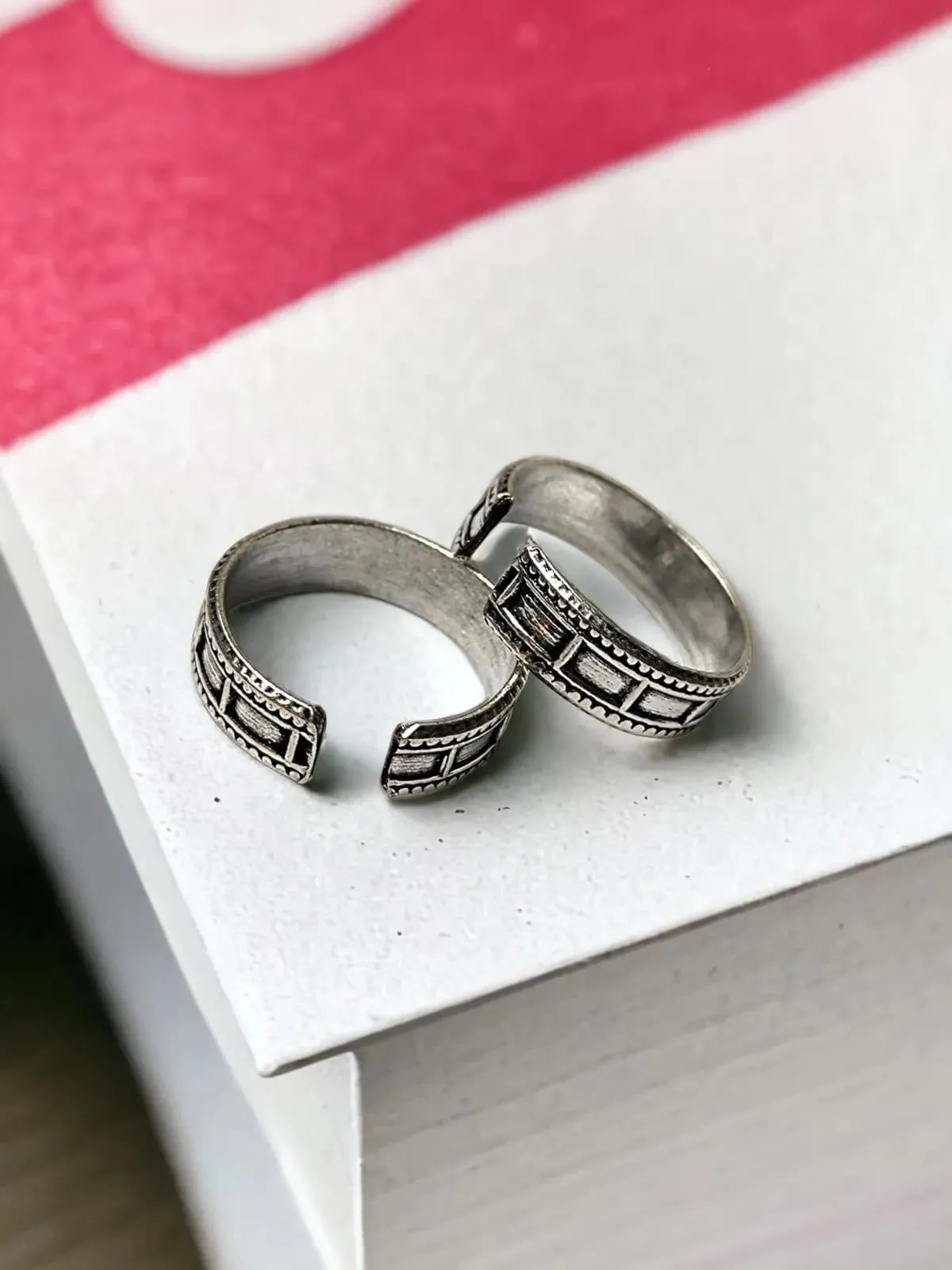 Saanvi Silver Oxidized Toe Rings