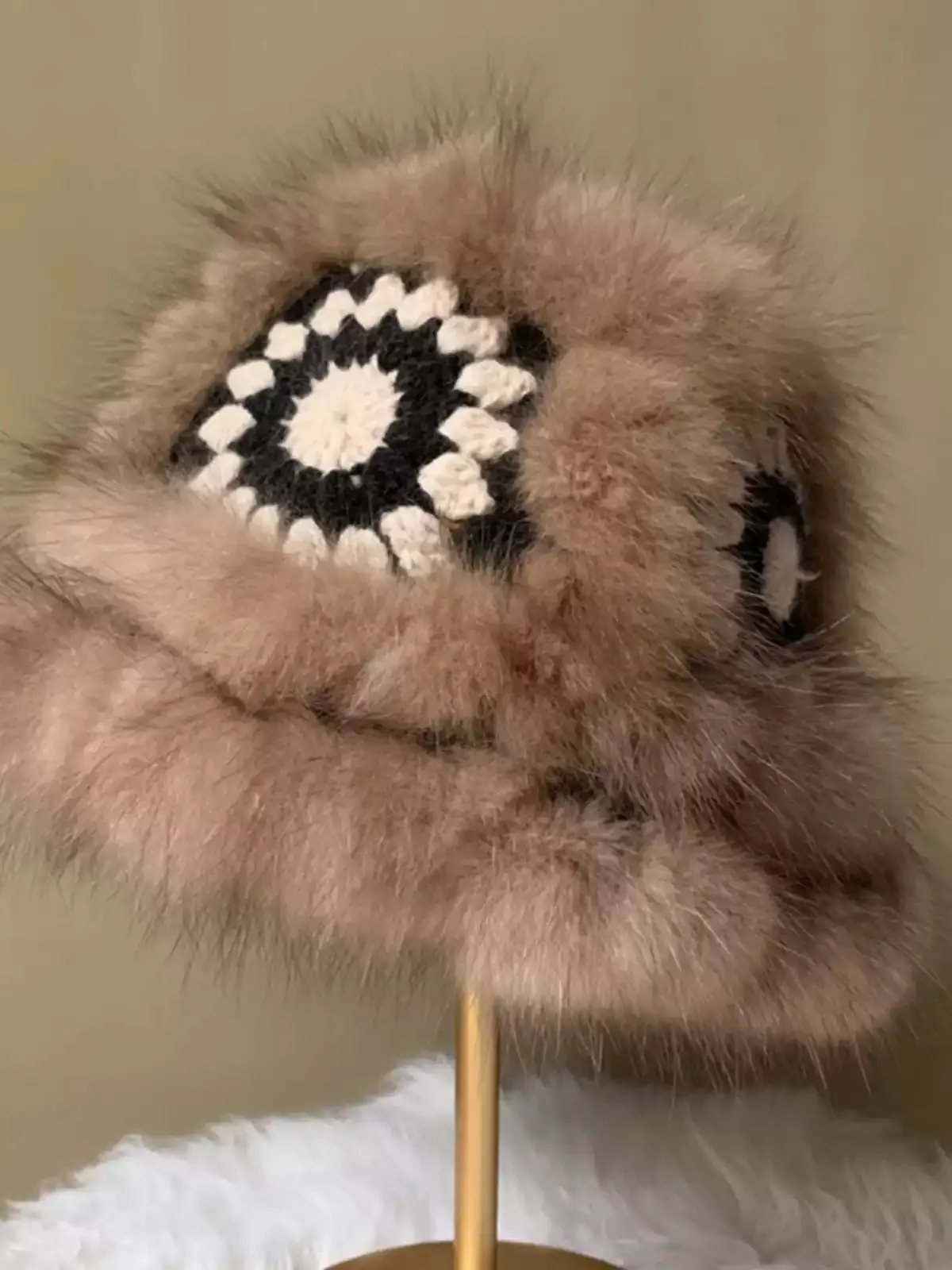 Sable fur hat wake-up hat for shopping, sweet and cute, small leather hat for face, knitted hand-woven autumn and winter women