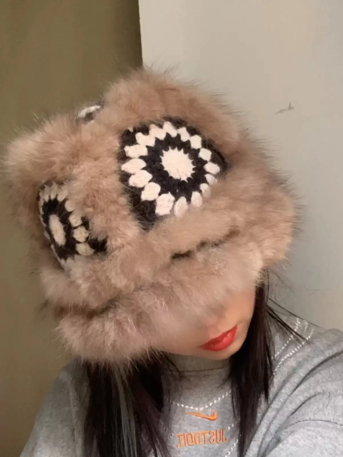 Sable fur hat wake-up hat for shopping, sweet and cute, small leather hat for face, knitted hand-woven autumn and winter women