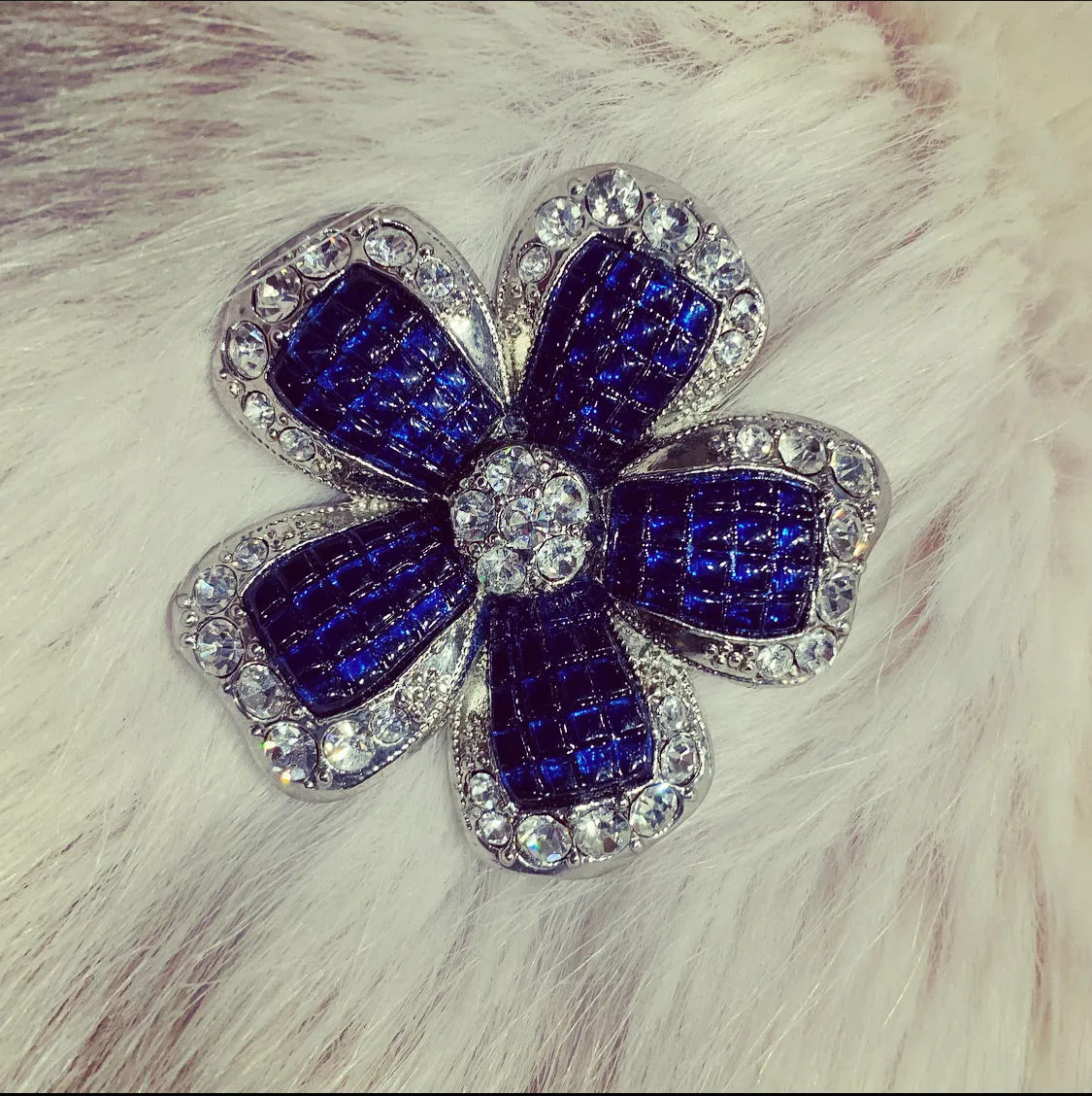 Sapphire blue vintage brooch by Avon