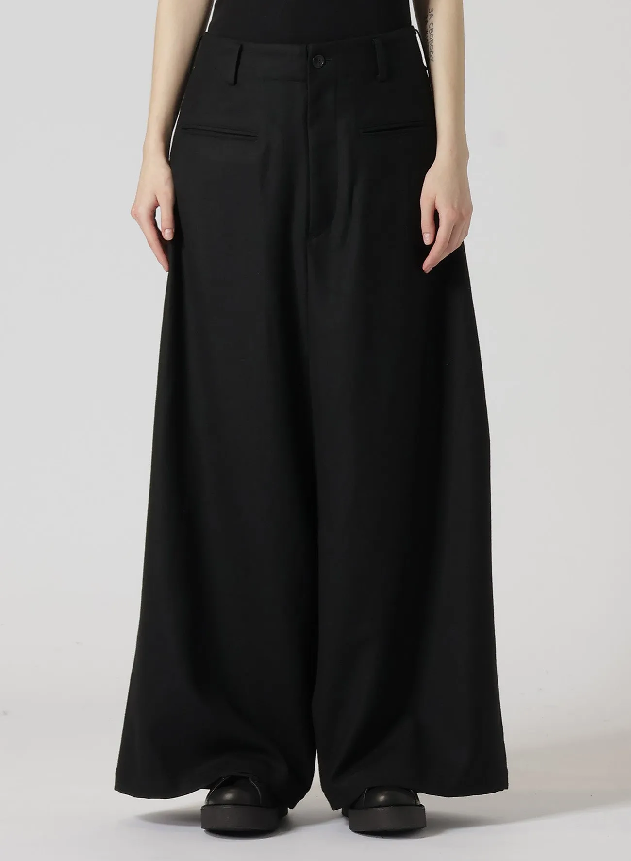 SAXONY R-BACKSIDE FLARE WIDE PANTS