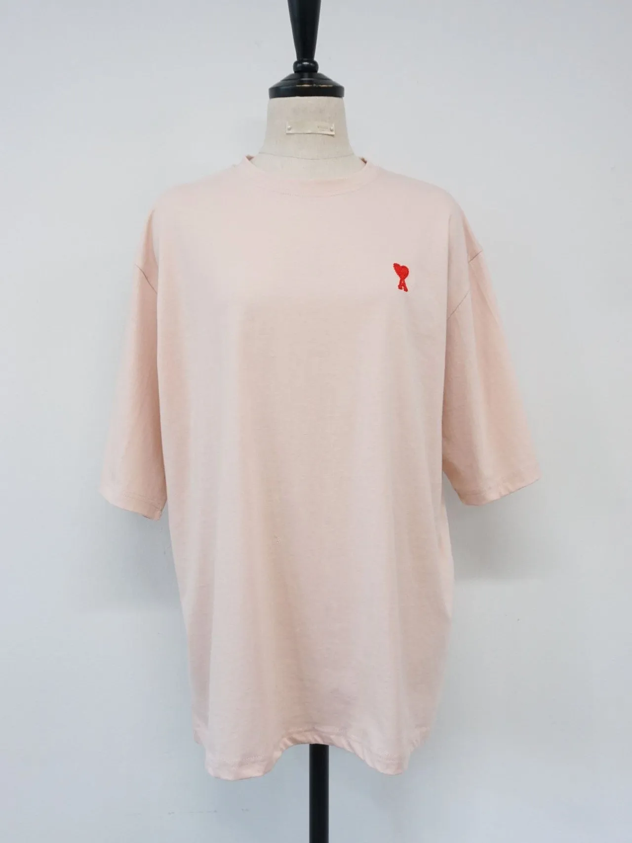 SMALL HEART STITCHED T-SHIRT