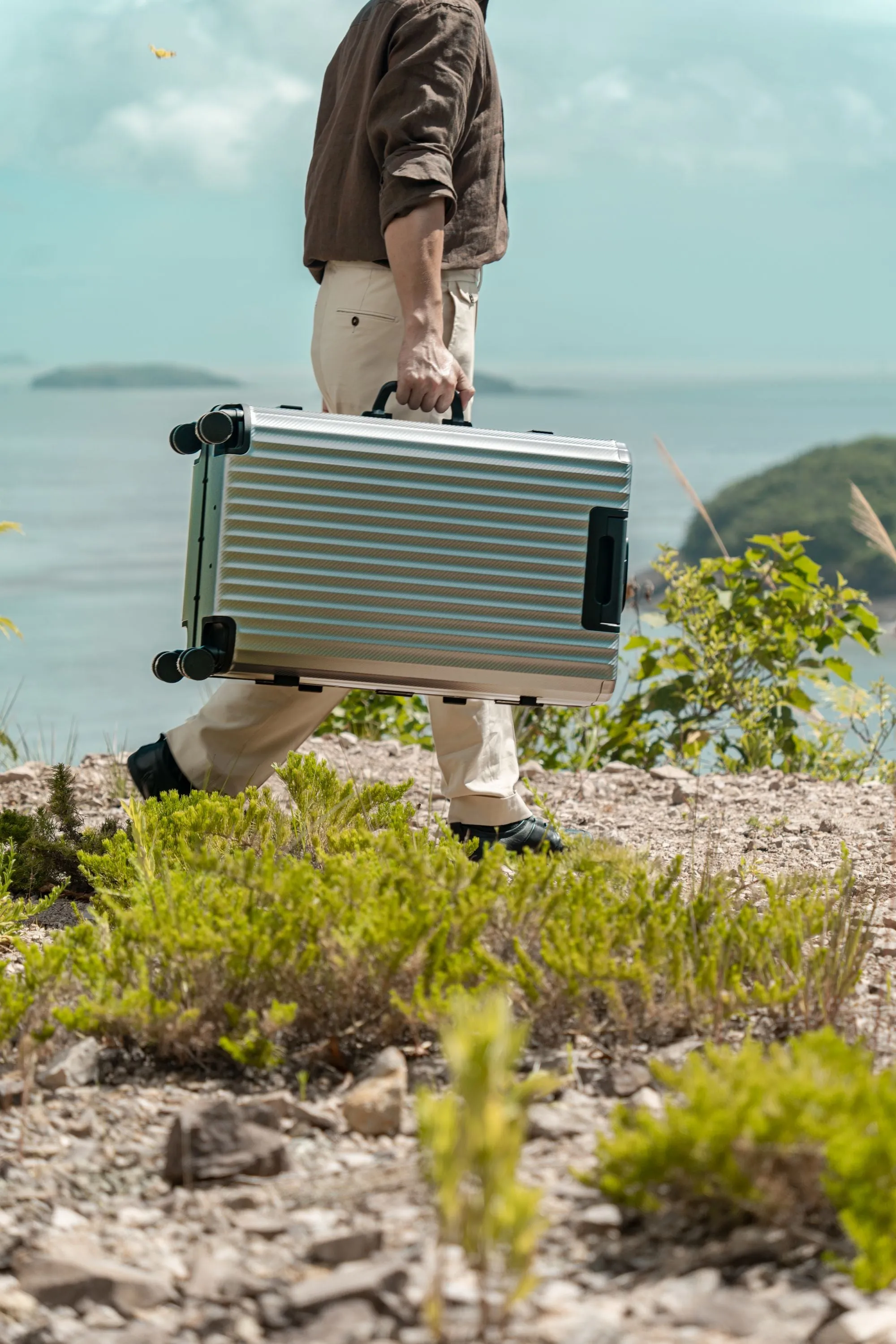 SPACE Aluminum Suitcase Gunmetal