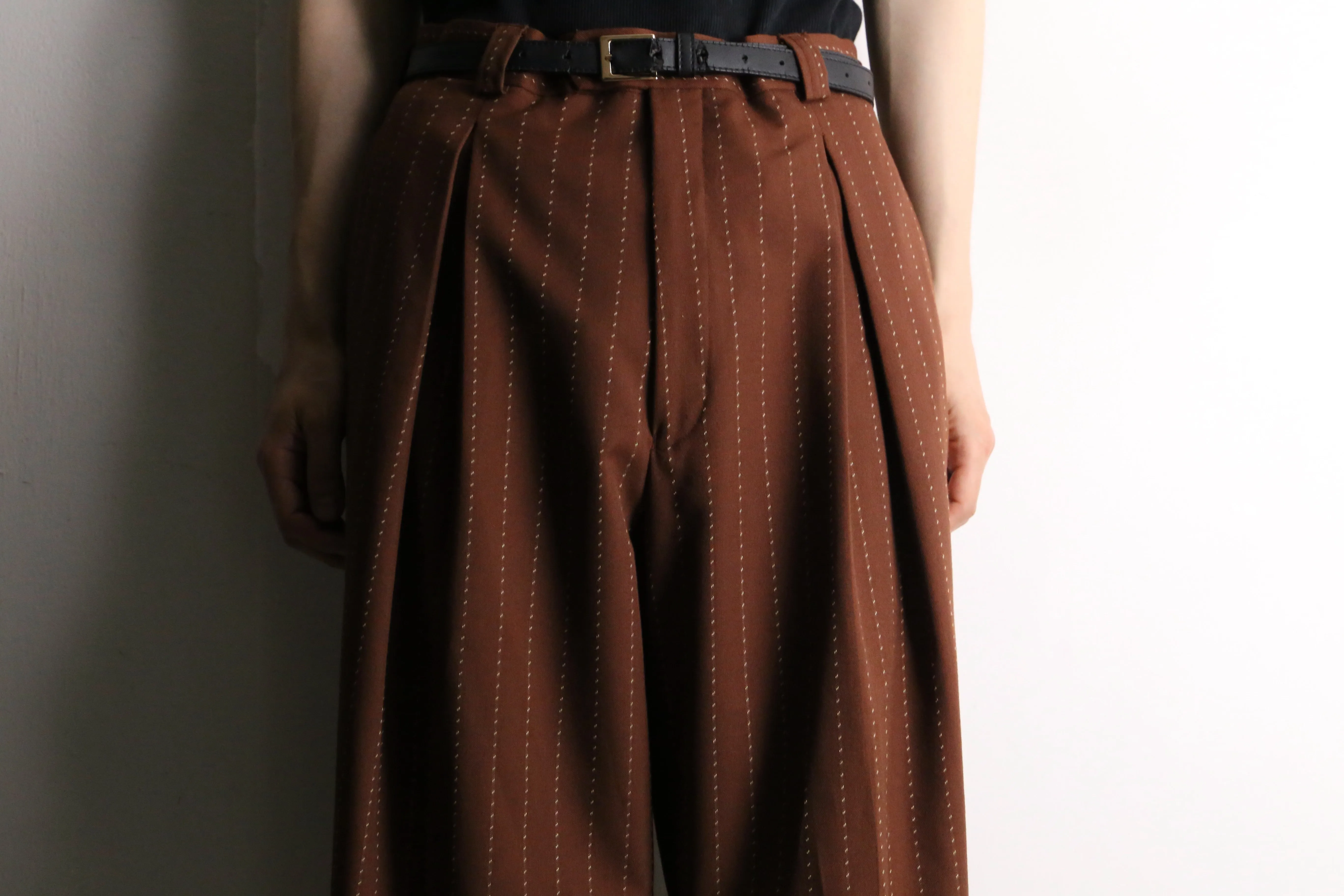 “STACY ADAMS” stripe design brown wide slacks