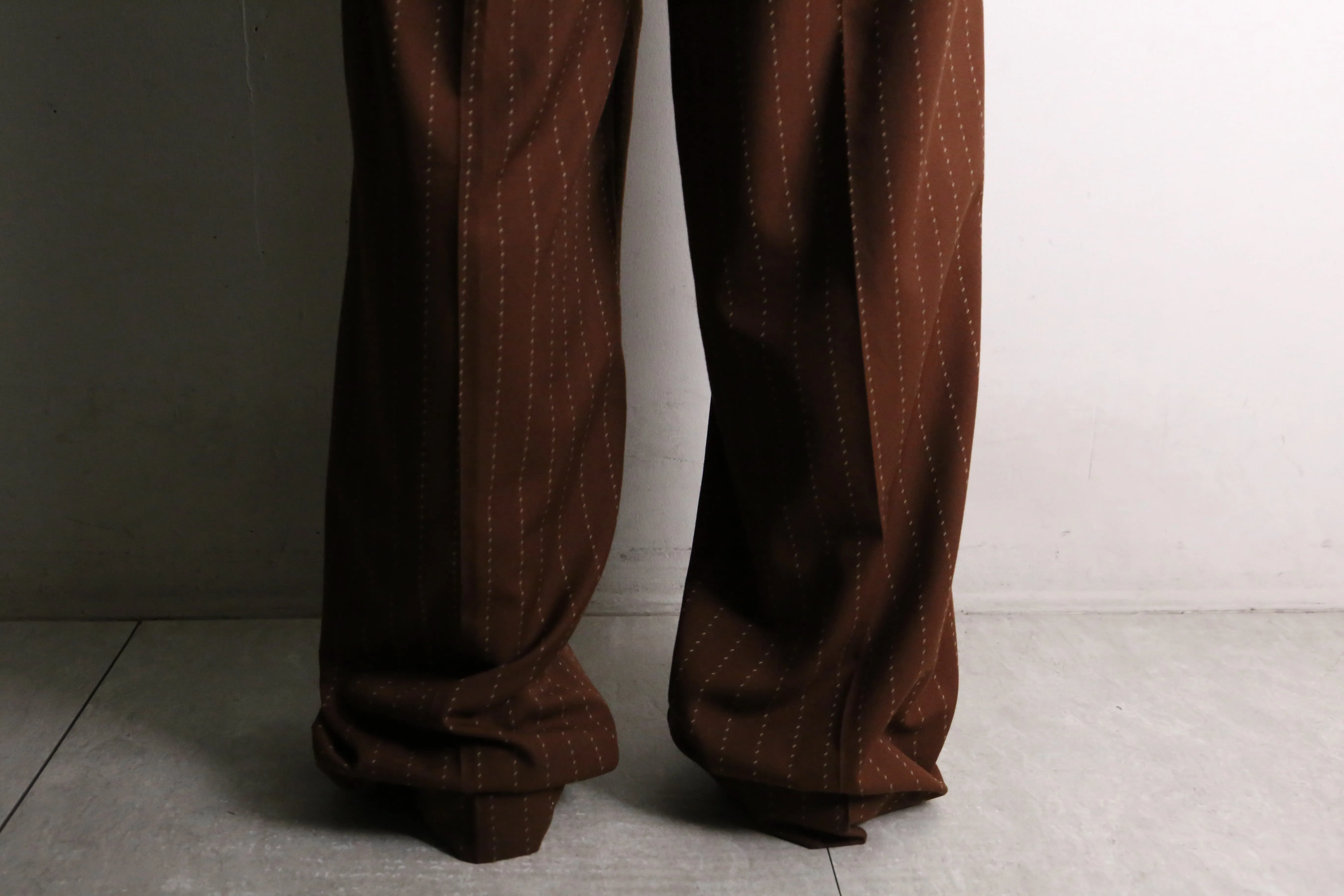 “STACY ADAMS” stripe design brown wide slacks