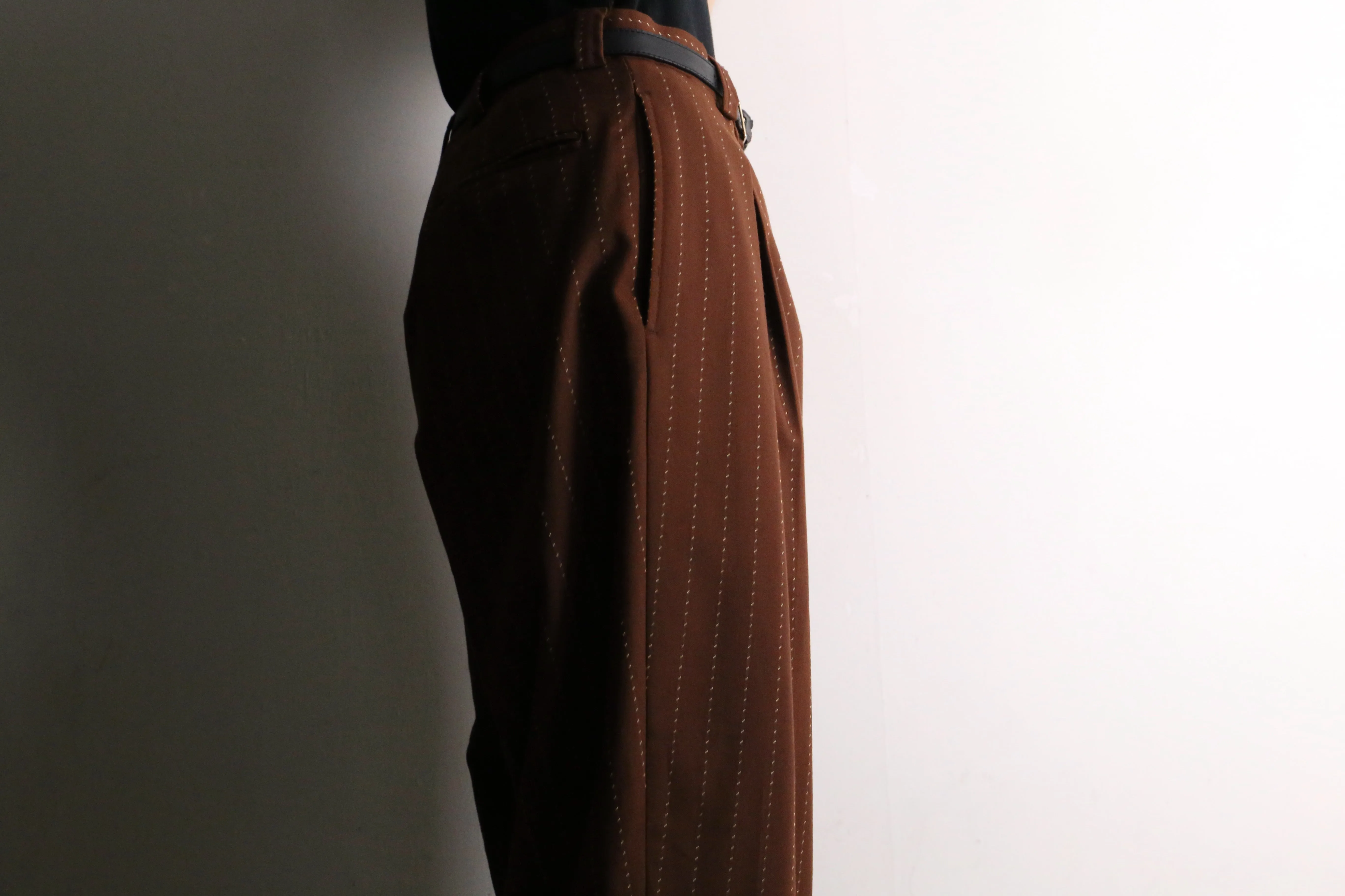 “STACY ADAMS” stripe design brown wide slacks