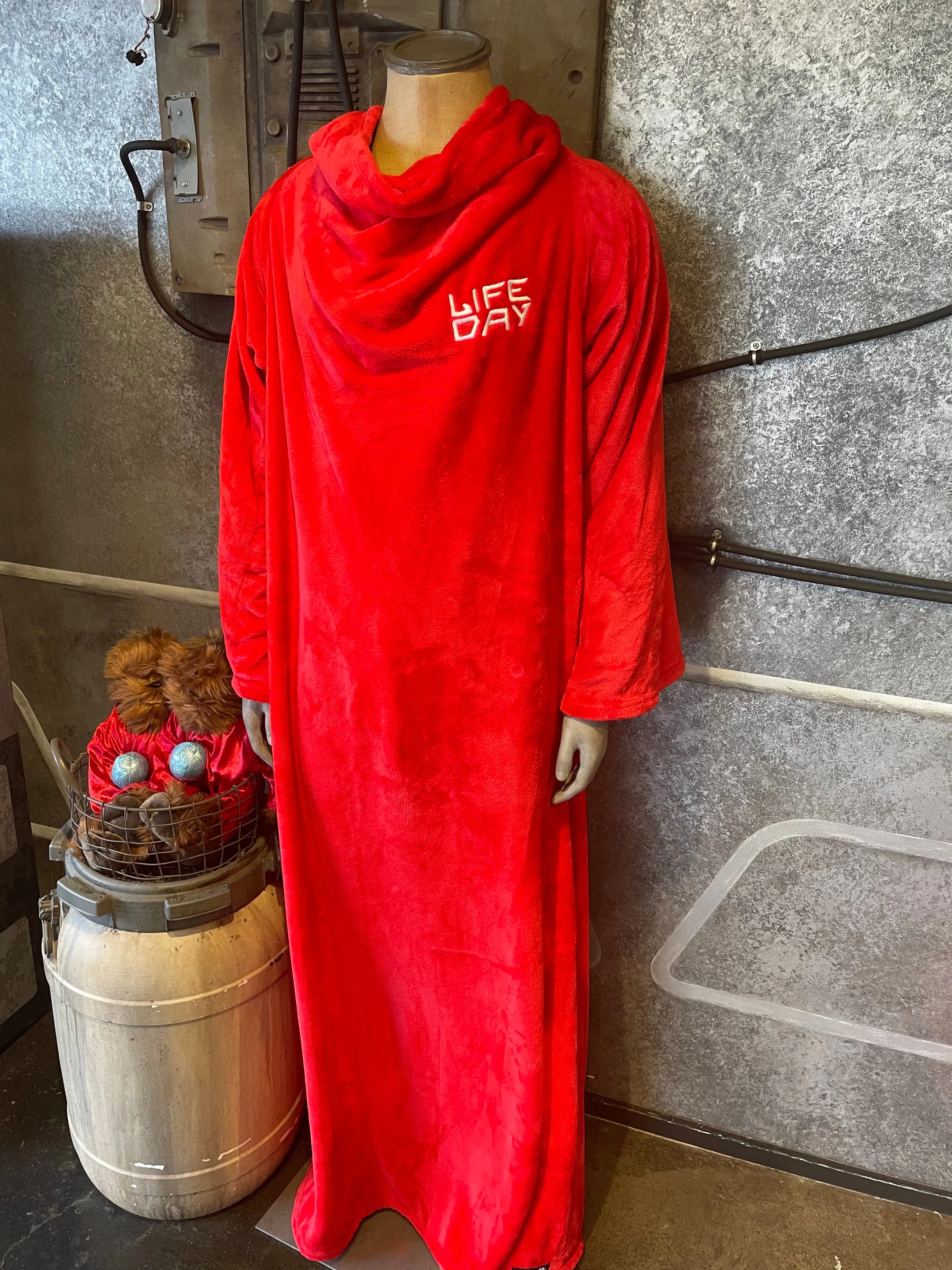 Star Wars Galaxy's Edge Red Life Day Robe