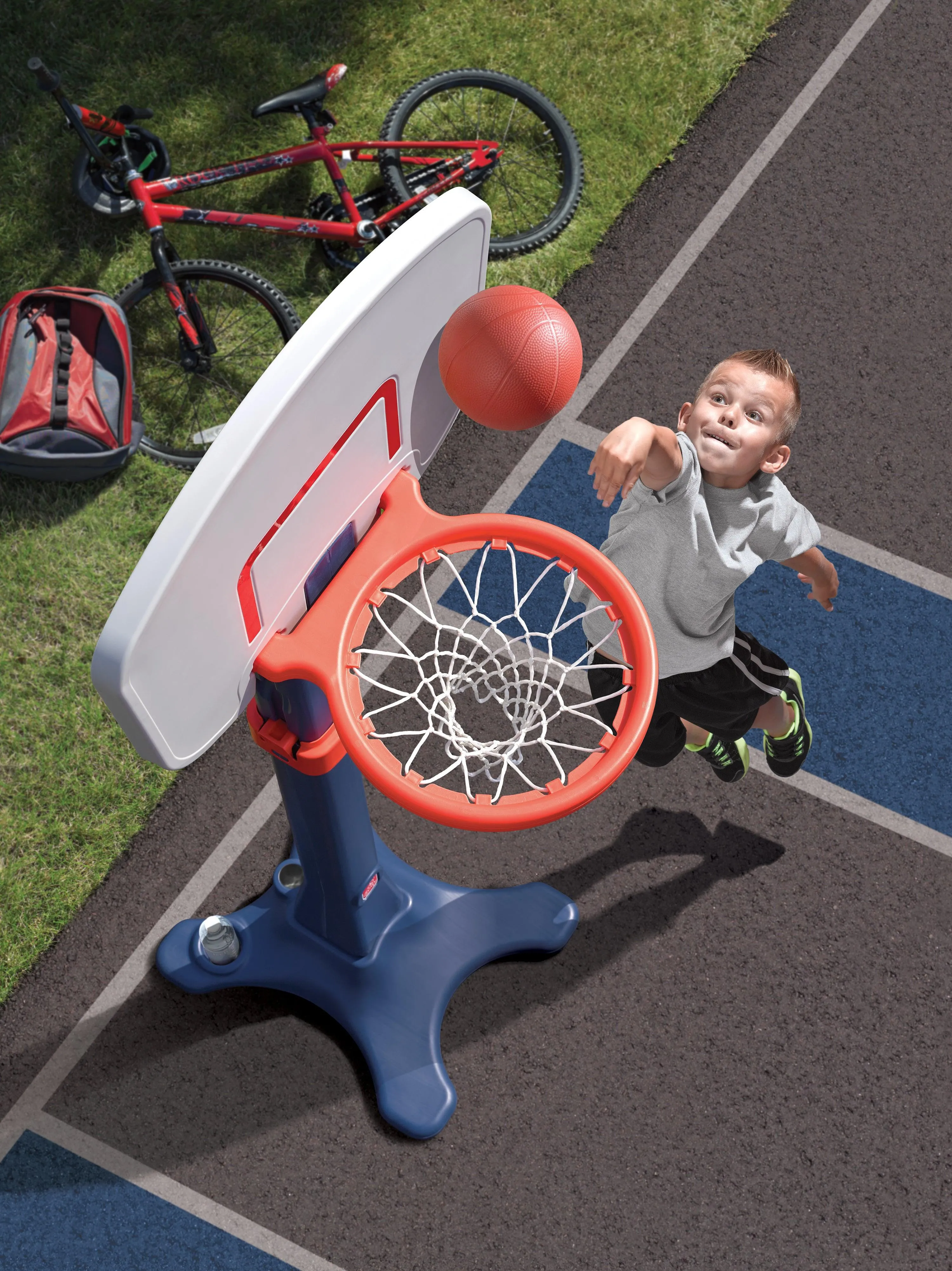 Step2 Shootin' Hoops Pro Basketball Set