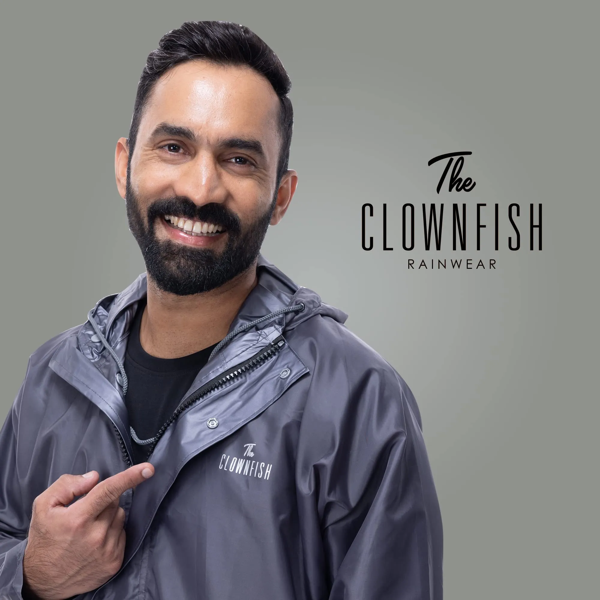 THE CLOWNFISH Charles Series Men's Waterproof Polyester Raincoat with Hood and Reflector Logo. Expandable Back For Backpack Holding. Set of Top and Bottom. Printed Plastic Pouch with Rope (Grey, XL)