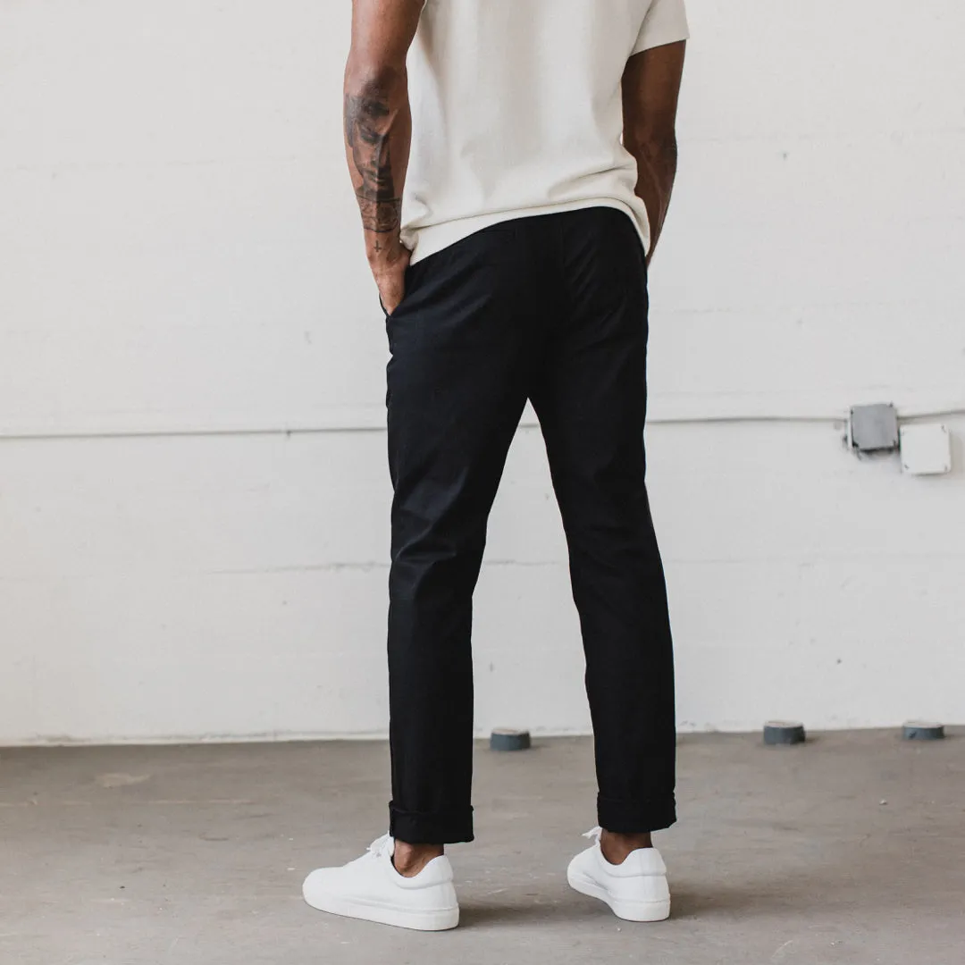 The Slim Chino in Organic Coal