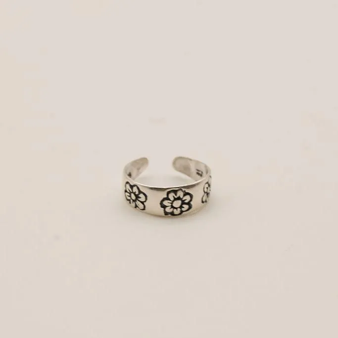 Three Engraved Flowers Sterling Silver Toe Ring