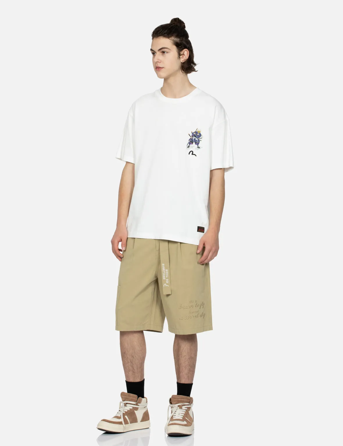 Tone-on-tone Kamon and Slogan Embroidery Cargo Shorts