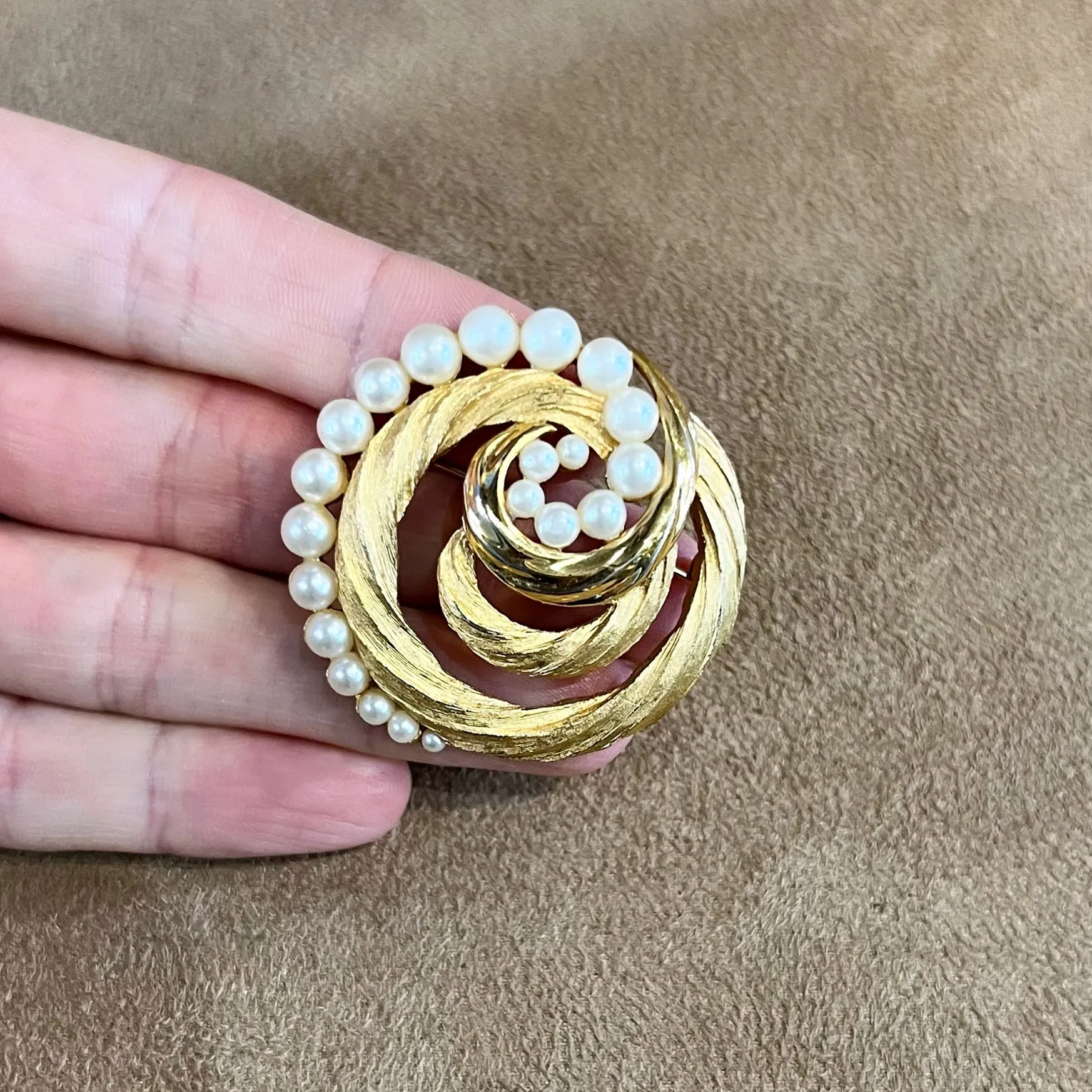 Trifari Vintage Gold Pearl Round Brooch