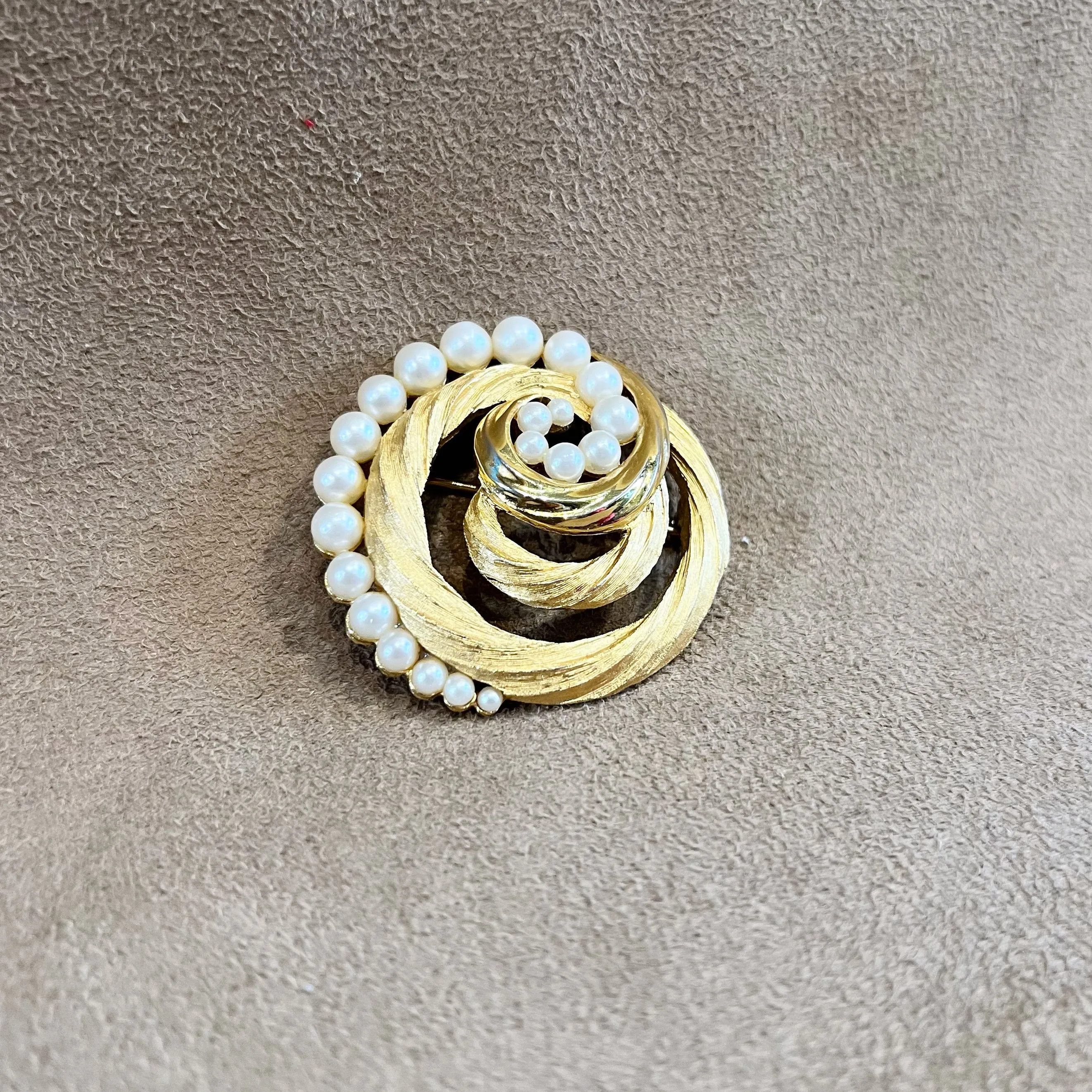 Trifari Vintage Gold Pearl Round Brooch