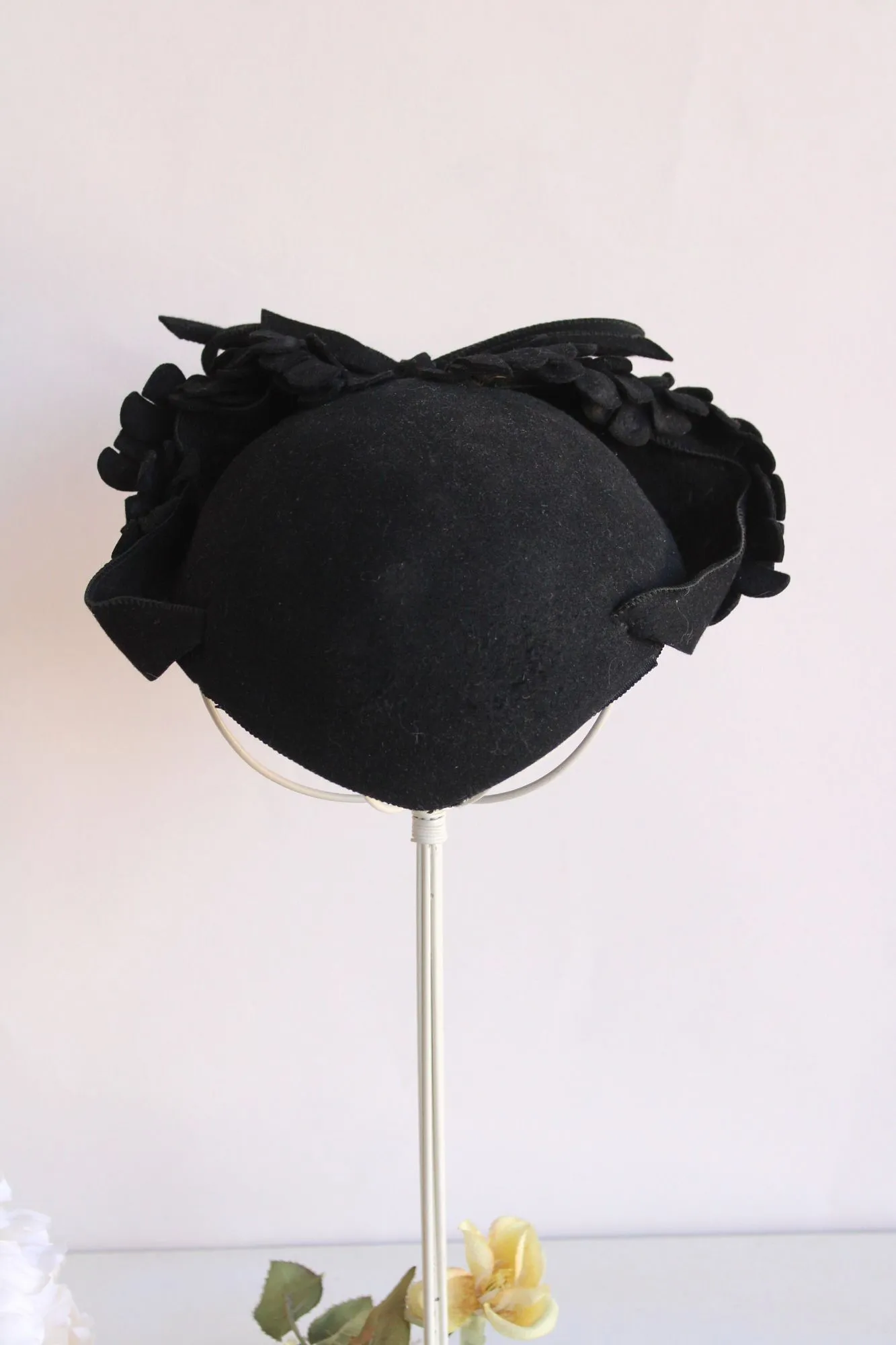 Vintage 1930s 1940s Black Wool Felt Hat with Faux Flowers and Bow