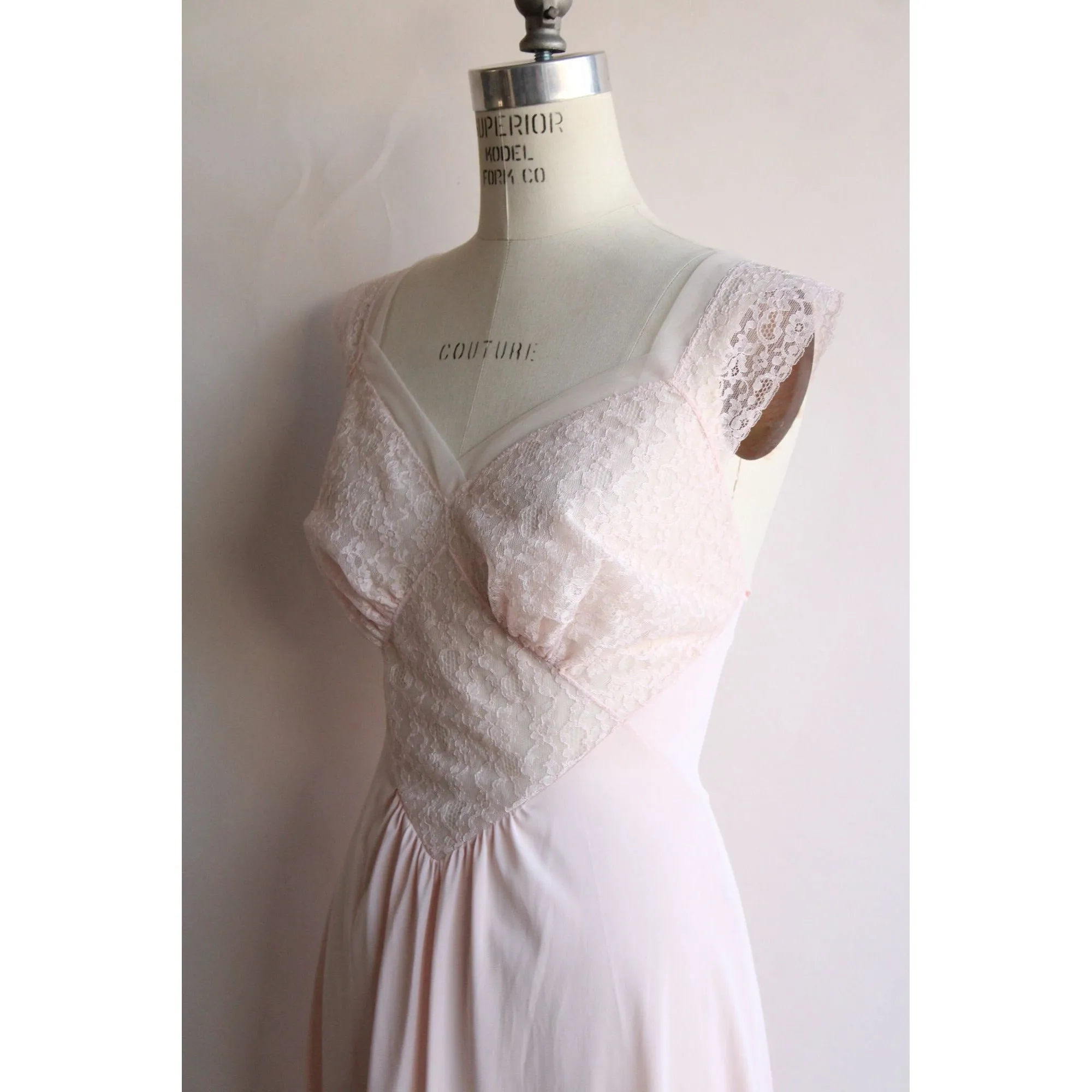 Vintage 1950s 1960s Vanity Fair Pink Nightgown