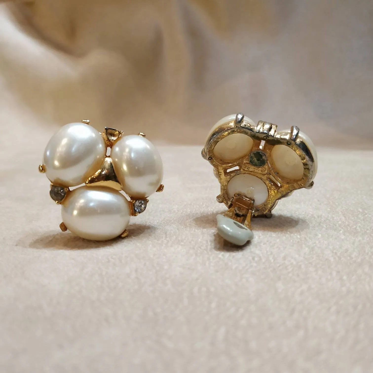 Vintage Ciner 3 Pearl Earrings