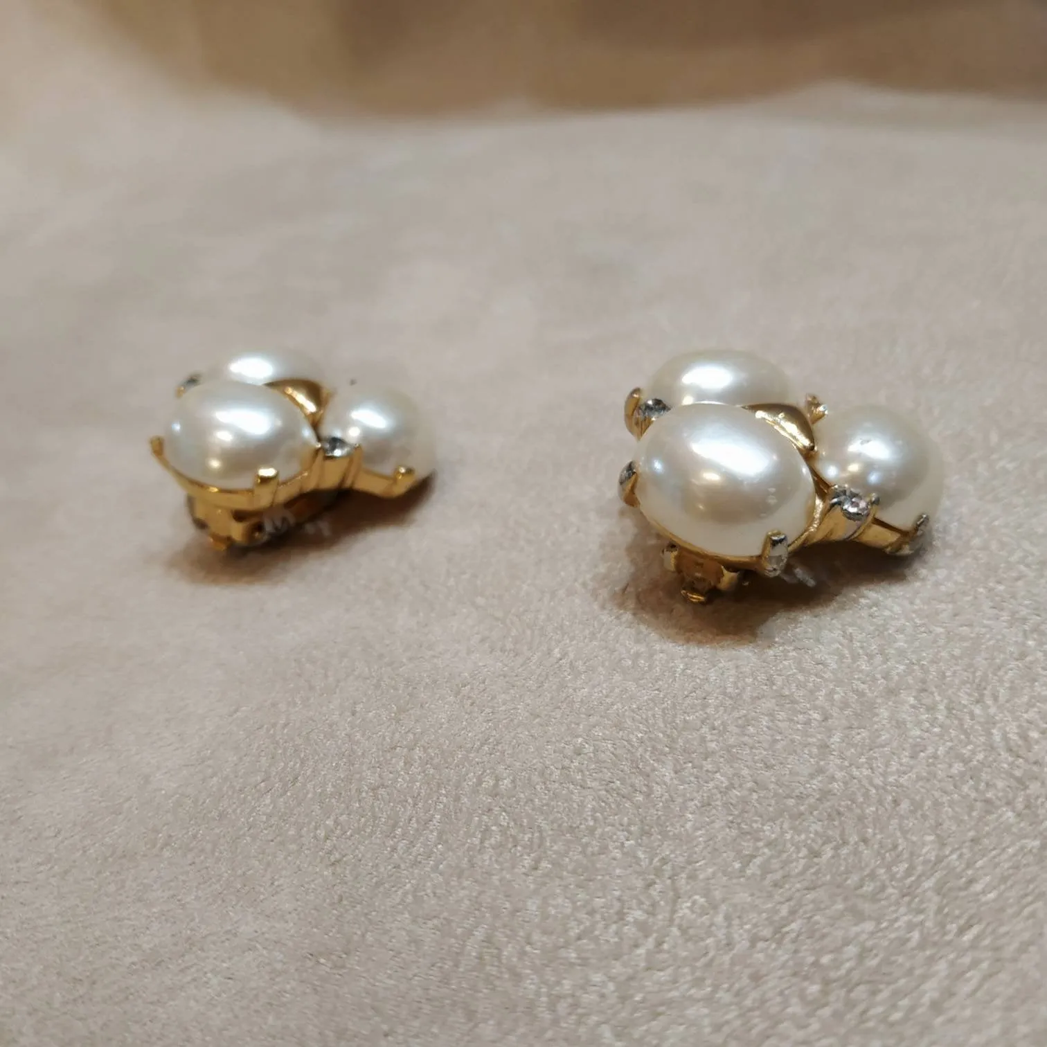 Vintage Ciner 3 Pearl Earrings