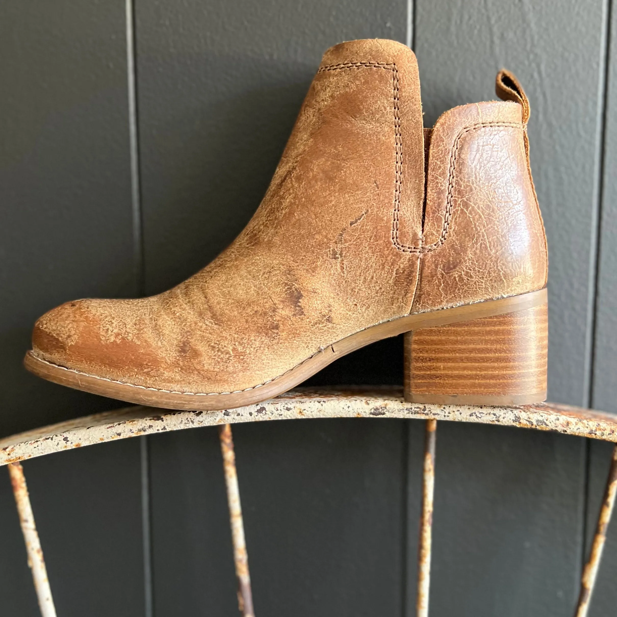 Win Doe Tan Booties