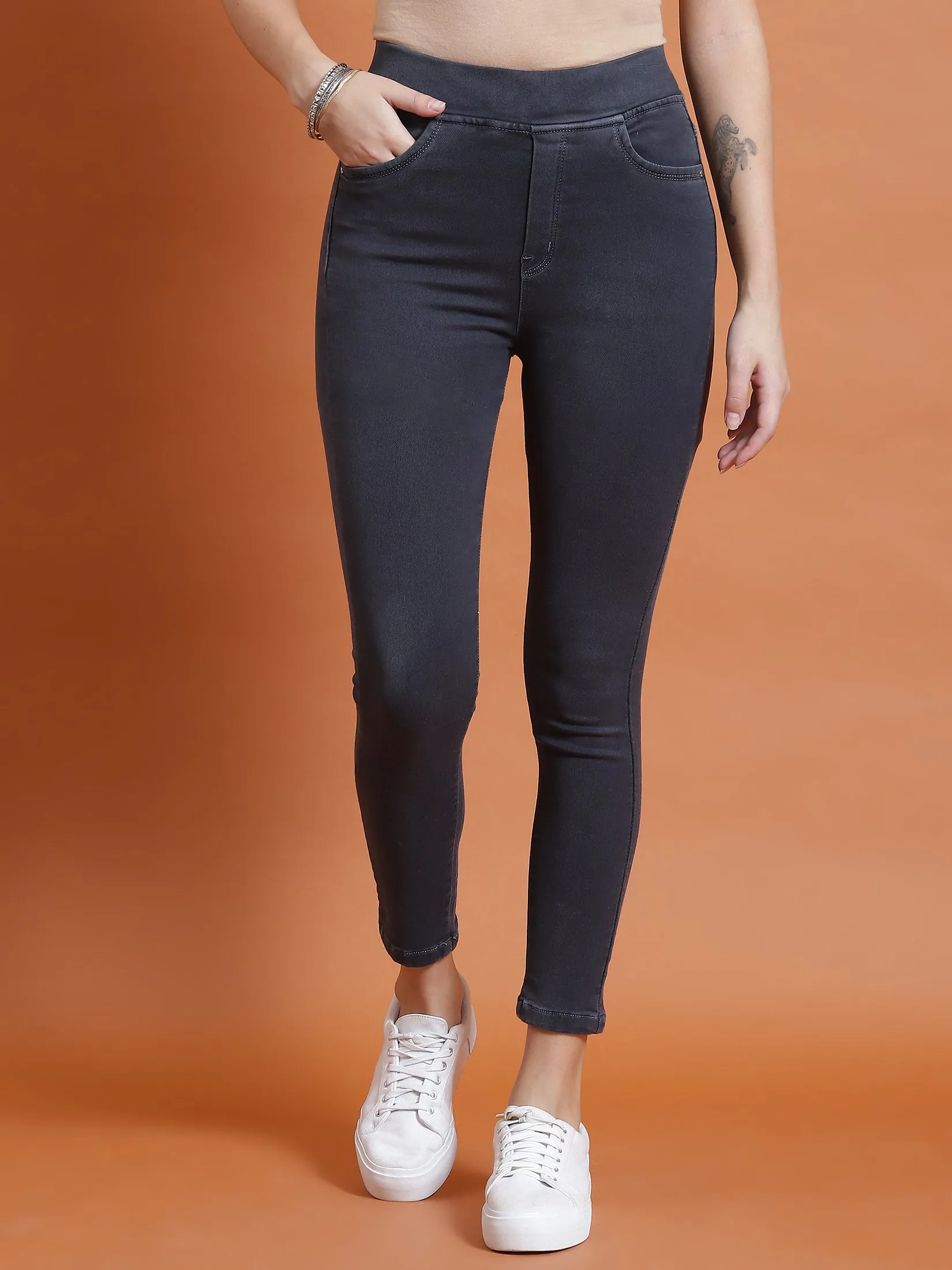 Women Grey Solid Narrow Jegging