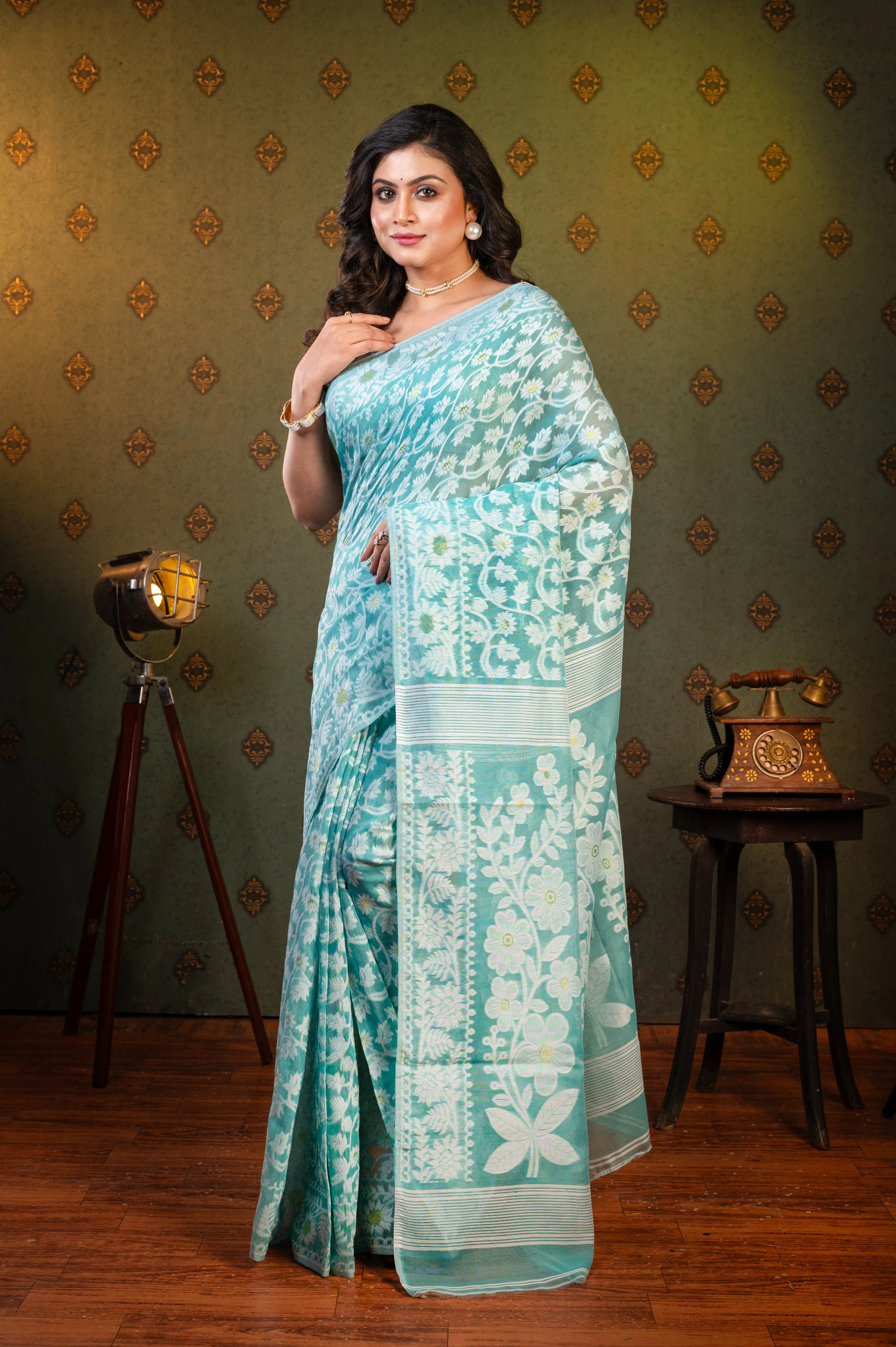 Women Turquoise Blue Cotton Jamdani Saree With Off-White Floral Woven Motifs