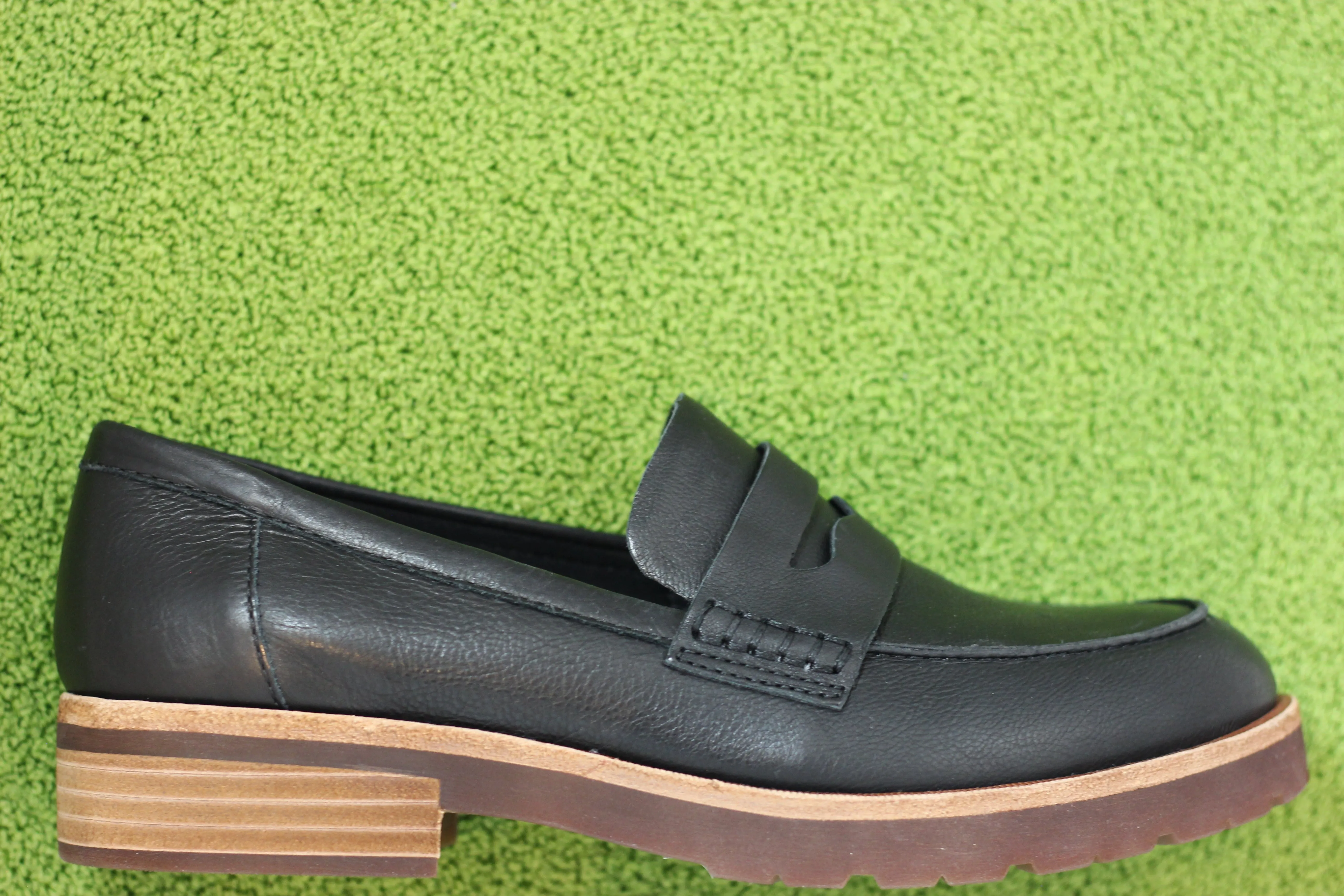 Women's Carlisle Loafer - Black Leather