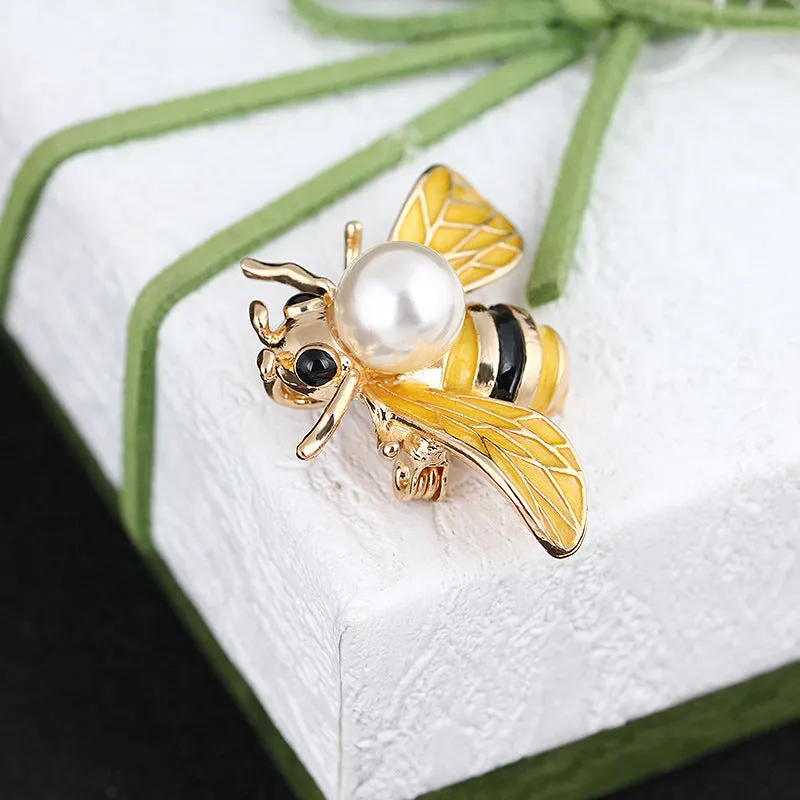 XSB074 - Golden Bee Saree Brooch