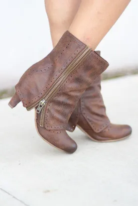 Zip that Lip Tan Booties