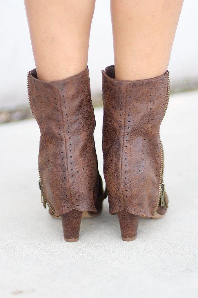 Zip that Lip Tan Booties